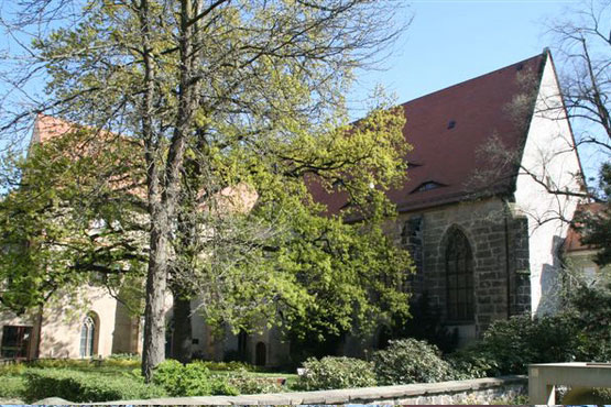 Kirche St. Heinrich Pirna außen vom Klosterhof aus gesehen